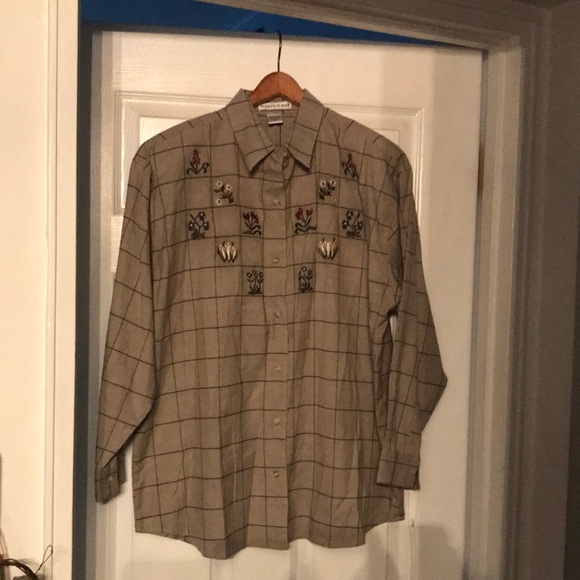 Maggie&Max light brown embroidered floral long sleeve button down shirt Size 1X - Picture 3 of 11